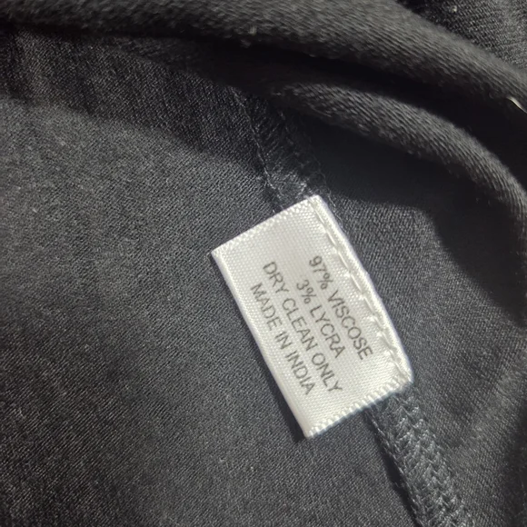 Elegant Black Floral Embroidered Women's Blouse - Picture 7 of 9